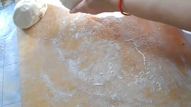 Пирожки с луком и яйцом. Тесто на сметане. Б/д. смотреть онлайн