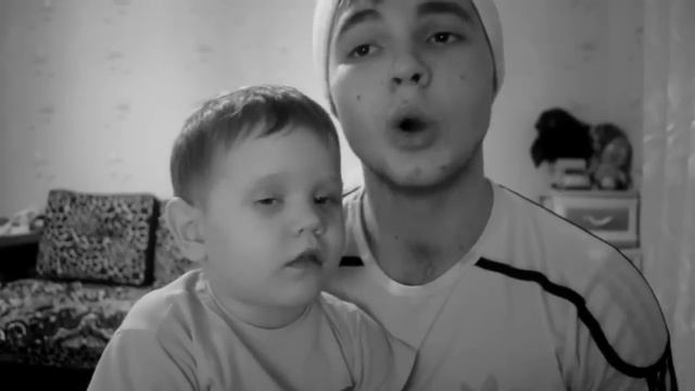 Парень читает рэп с младшим братиком! Милота)) смотреть онлайн