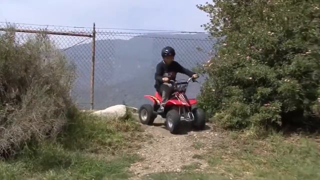 Электро Квадроцикл Razor Dirt Quad смотреть онлайн