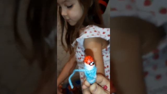 ПОДЕЛКИ ИЗ МЕЛКОВ КАРАНДАШЕЙ И НИТОК. ВИКТОРИЯ 6 ЛЕТ. 12.2020 ???✏ смотреть онлайн