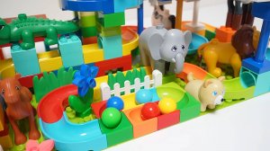 Лего Конструктор Гоночная горка. Учим животных. АСМР