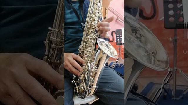 Саксофон альт Yamaha 280 Bb major смотреть онлайн