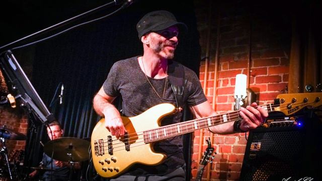 '' Papa was a MARKBASS BASS lover '' Gold Bass & Gold Strings 🤩 смотреть онлайн