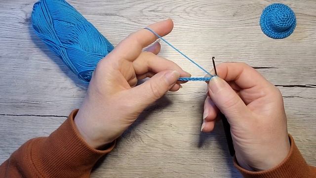 Одеваем гусёнка, а так же аксессуары к игрушке крот. Вяжем шляпу и бабочку смотреть онлайн