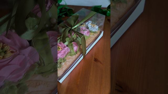 Оцените меренговый рулет с цветами из крема