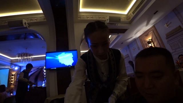 На вечер нужно приходить сытым. смотреть онлайн
