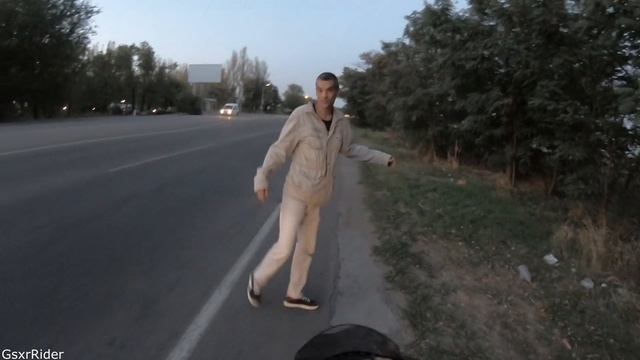 Прокатил пьяного мужика на мотоцикле // Этот день он запомнит надолго:D смотреть онлайн