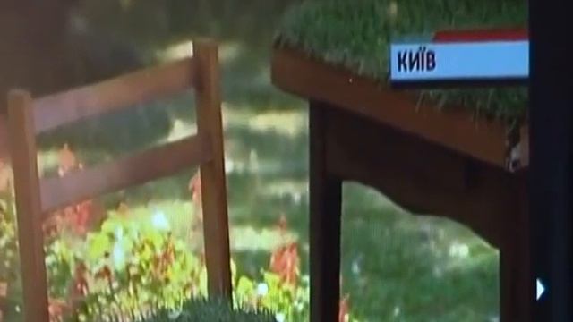 Стулья, столы и даже телевизоры с травы. смотреть онлайн