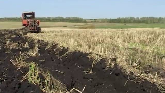 ДТ-75 пашет нижегородский чернозём смотреть онлайн