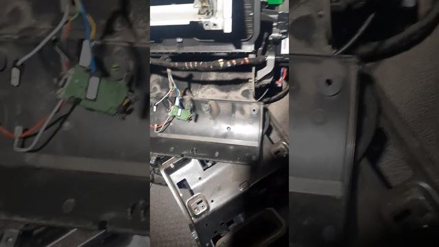 Замена моторчика печки на DAF106 смотреть онлайн