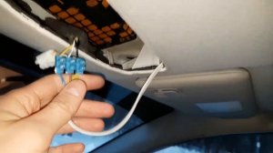 Установка плафона освещения в салон Mitsubishi ASX