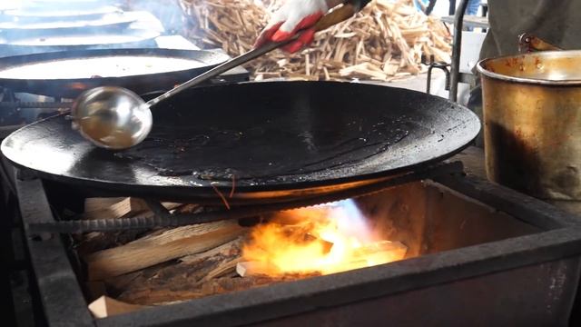 압도적인 비주얼! 불타오르는 가마솥 뚜껑 토종닭 볶음탕 | Burning up! Spicy Chicken stir-fried soup | Korean Street food смотреть онлайн