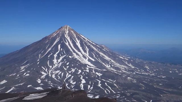 Вид с Авачинской сопки. Корякская сопка. Камчатка смотреть онлайн