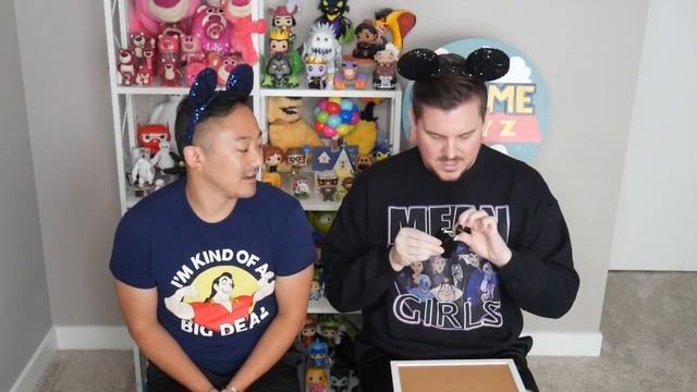 Disney Loungefly Mystery Pin Unboxing | Villains Mini Backpack Blind Box Pins | August 2020 смотреть онлайн