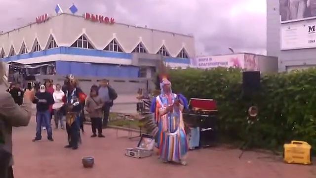 В Тюмени гуляли возле рынка смотреть онлайн