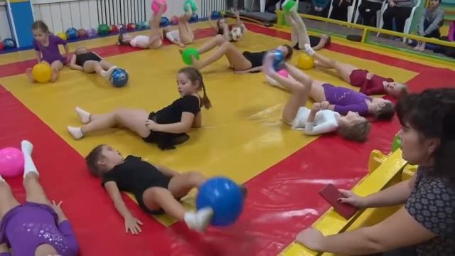 Здравствуйте, юные гимнасты! г. Усть-Илимск. смотреть онлайн