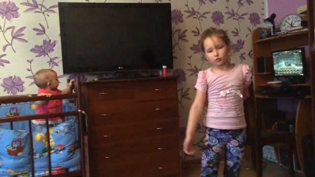 Как делать колесо с одной рукой смотреть онлайн