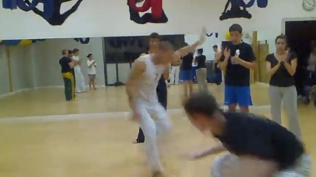 Mundo Capoeira - Cavezzo 19/04/2011 pt.1 смотреть онлайн
