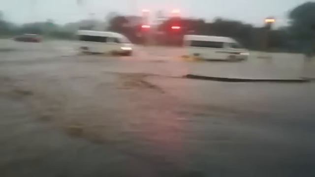 Hundreds of cars float through the streets like boats! Flood in Polokwane, South Africa смотреть онлайн