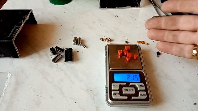 В ЭТОЙ КОРОБОЧКЕ НАШЕЛ КМ-ПЛАТИНА ПАЛЛАДИЙ ЗОЛОТО ТАНТАЛ. смотреть онлайн