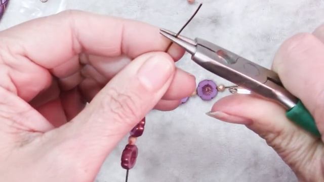 Purple & Pink Posy Bracelet-Flower Beads and Leather Jewelry Tutorial смотреть онлайн