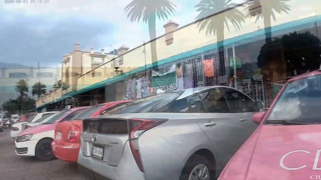 ?? ?? Прогулка по рынку в Сочимилько, Мексика смотреть онлайн