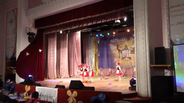 Танец красных шапочек смотреть онлайн