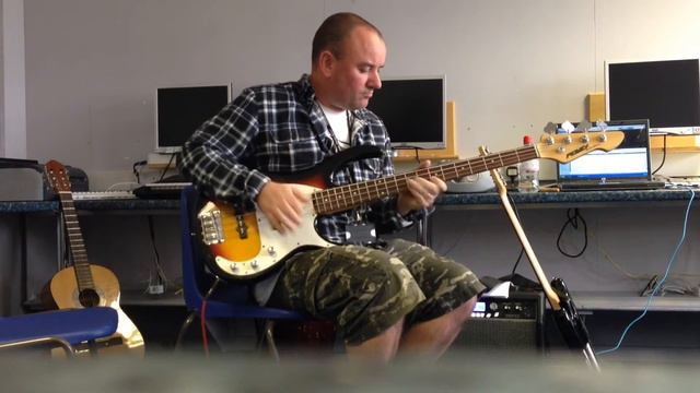 Peavey Milestone III Bass Solo смотреть онлайн