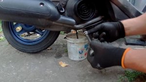 Очередная замена масла в двигателе 4-х тактного скутера.