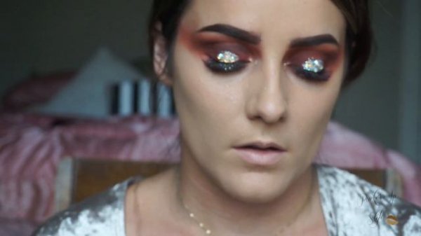 Boho - Hippie - Festival Makeup FEAT. HUDA BEAUTY DESERT DUSK