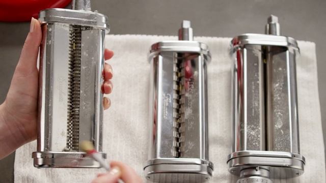 How To: Clean the 3-Piece Pasta Roller and Cutter Set | KitchenAid смотреть онлайн
