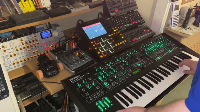 Jamming with an Akai MPC and Roland JD-08 module 🎵 смотреть онлайн
