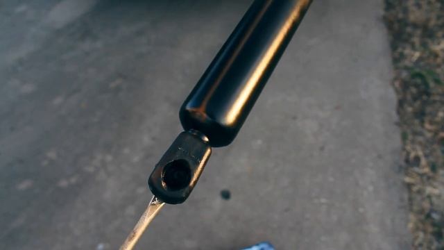 Car door - hatchback - won't stay up - HOW TO FIX IT смотреть онлайн