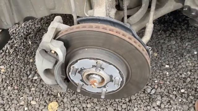 Toyota Noah, Voxy, Esquire hybrid. Износ тормозных колодок и дисков смотреть онлайн