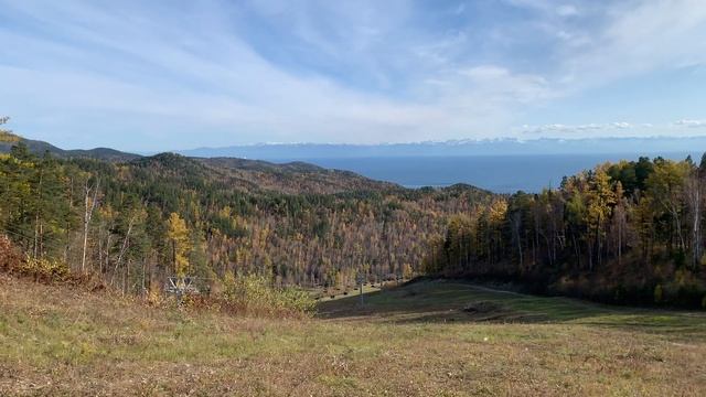 Ausflug Zum Baikalsee. Ort Listvyanka. Herbst In Sibirien. Russland