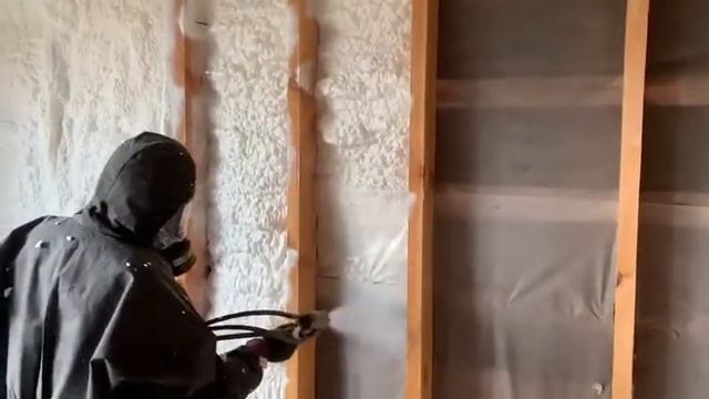 Процесс напыления открытоячеистого ППУ в каркасной мансарде смотреть онлайн