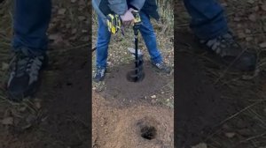 Аккумуляторный шуруповерт Hanskonner HCD18165BLI со шнеком для земли 150мм