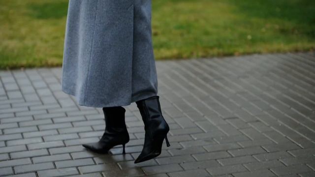 Приталенное пальто в стиле Casual | Yana Duval | Осень-зима 23/24 смотреть онлайн