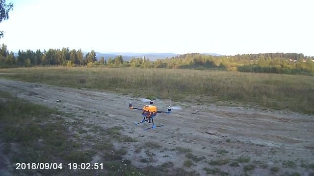 Что будет, если одной рукой управлять дроном, а другой снимать на камеру. смотреть онлайн