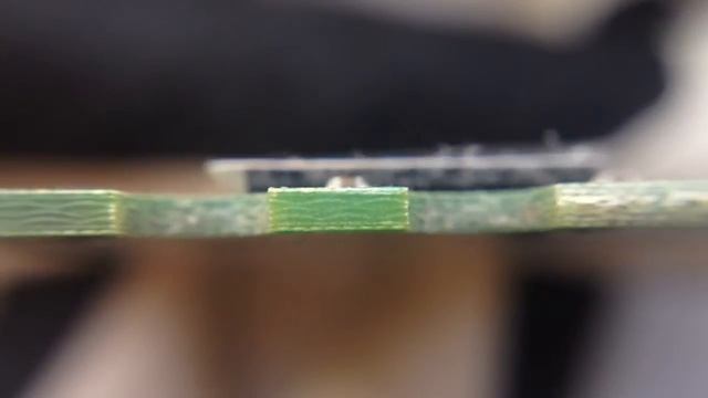 Печатная плата под макросъёмкой / printed circuit board under macroshot смотреть онлайн