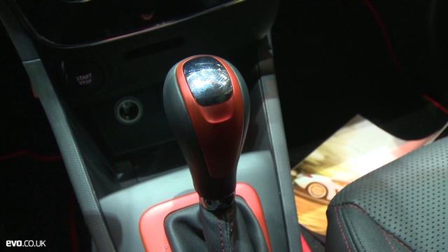 Renault Clio RS 200: Geneva 2013 | evo MOTOR SHOWS смотреть онлайн