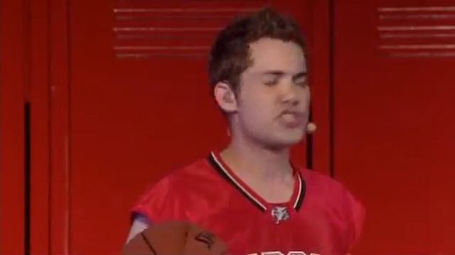 High School Musical - Get'cha Head In The Game (concert)