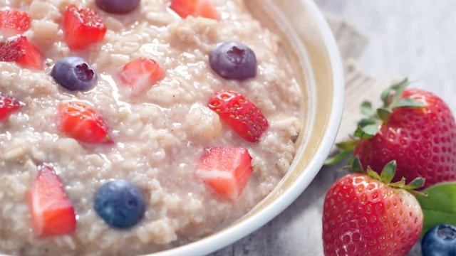 ЭТО Надо есть на Завтрак После 50 лет! Главные 4 продукта (Многие даже не знают об этом) смотреть онлайн