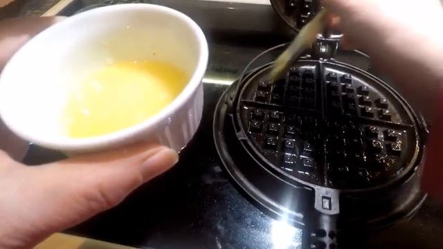 Cast Iron Waffles in an Antique Griswold Cast Iron Waffle Maker - How To & Plenty of Tips! смотреть онлайн