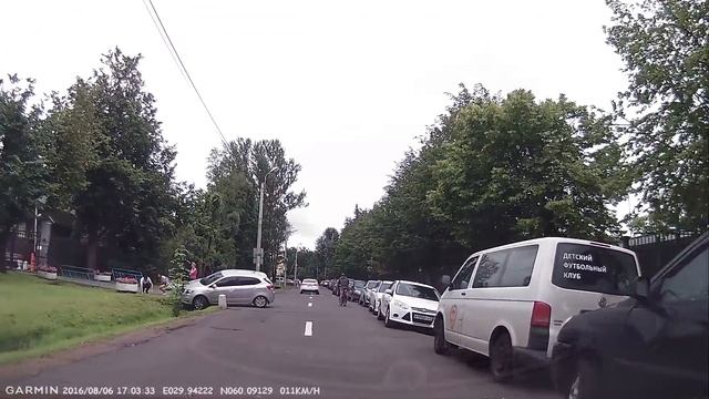 Девушка-водитель попала в канаву смотреть онлайн