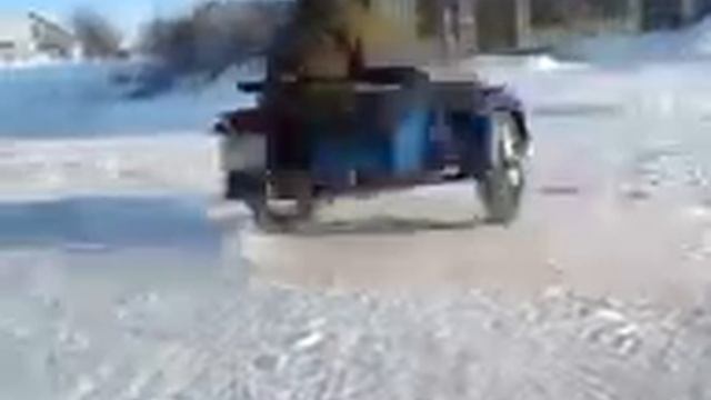 Зимой на мотоцикле Урал. Дифт на Урале или раздаём угла. смотреть онлайн