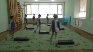 Спортивный танец на степ платформах "Веселые ступеньки"