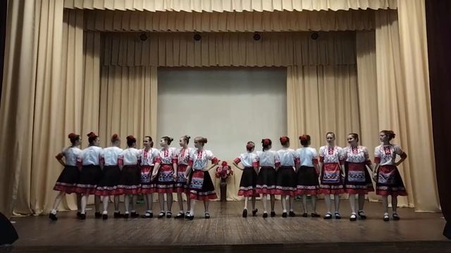 "Молдованочка" Хореографический коллектив "Движение" (старшая группа) смотреть онлайн