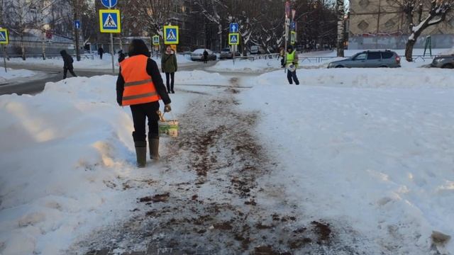 Обработка тротуаров после ледяного дождя смотреть онлайн