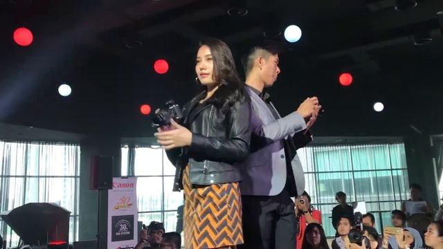 Canon EOS 77D, EOS 800D, and EOS M6 hands-on by TechNave.Com смотреть онлайн